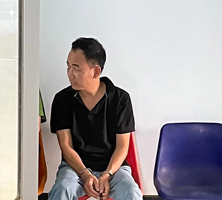 PC02 đưa Phạm Văn Nam đi giám định. Ảnh PĐ. PC02 đưa Phạm Văn Nam đi giám định. Ảnh PĐ.
