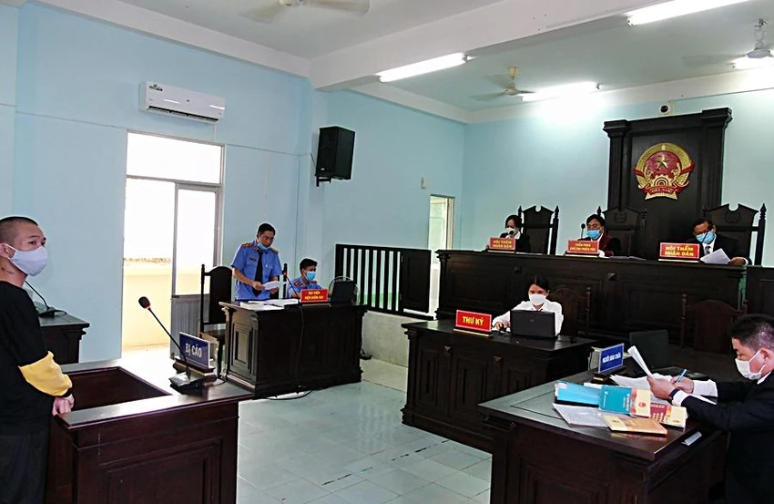 Bị cáo Đinh Văn Hoàng tại phiên tòa. Ảnh: PĐ Bị cáo Đinh Văn Hoàng tại phiên tòa. Ảnh: PĐ
