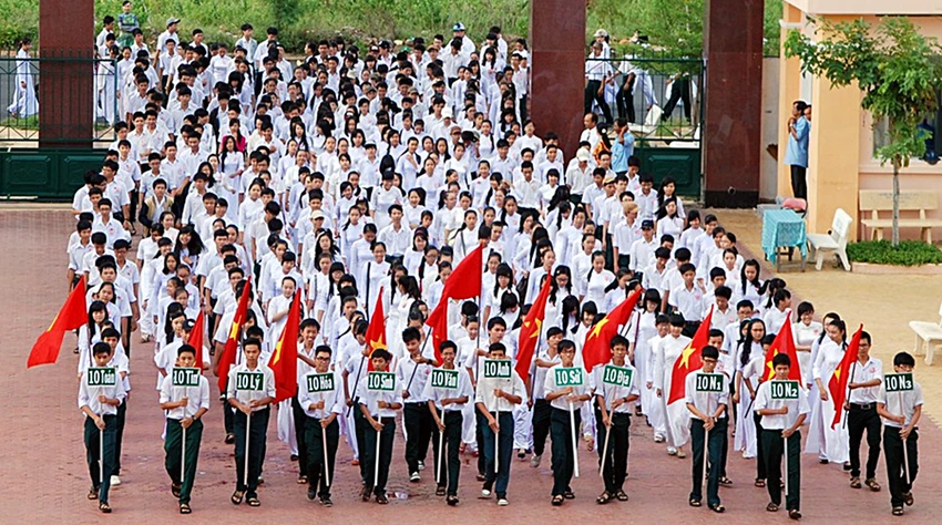 Học sinh khối lớp 10 Trường chuyên Trần Hưng Đạo, Phan Thiết. Học sinh khối lớp 10 Trường chuyên Trần Hưng Đạo, Phan Thiết.