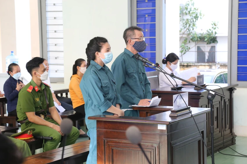 Hai bị cáo tại phiên tòa. Ảnh: PĐ Hai bị cáo tại phiên tòa. Ảnh: PĐ