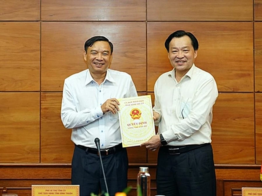 Ông Lương Văn Hải (trái) nguyên Phó Chủ tịch và ông Nguyễn Ngọc Hai, nguyên Chủ tịch UBND tỉnh Bình Thuận đã bị bắt giam. Ảnh PĐ.