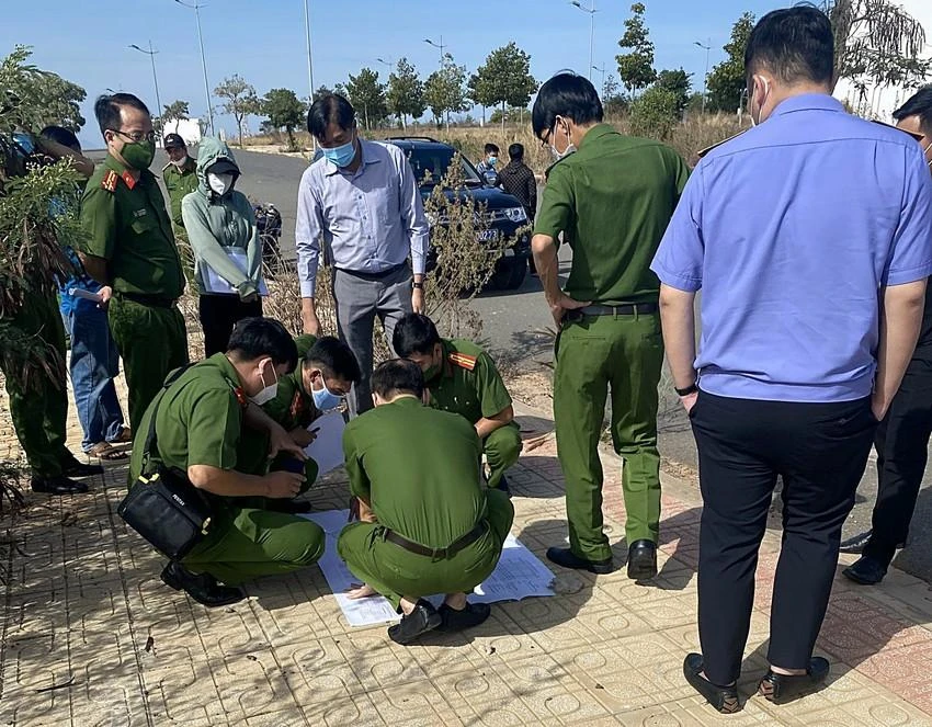 C01 kiểm tra dự án Tân Việt Phát 2. Đây là dự án có sai phạm nghiêm trọng dẫn đến chủ tịch, phó chủ tịch, một giám đốc và hai phó giám đốc Sở bị bắt giam. Ảnh: PĐ C01 kiểm tra dự án Tân Việt Phát 2. Đây là dự án có sai phạm nghiêm trọng dẫn đến chủ tịch, phó chủ tịch, một giám đốc và hai phó giám đốc Sở bị bắt giam. Ảnh: PĐ