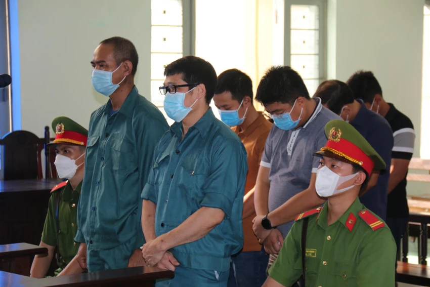 Các bị cáo nghe tuyên án. Ảnh NT. Các bị cáo nghe tuyên án. Ảnh NT.