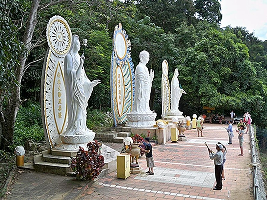 Cảnh Tịnh độ nhân gian hiện nay trên núi Tà Cú.
