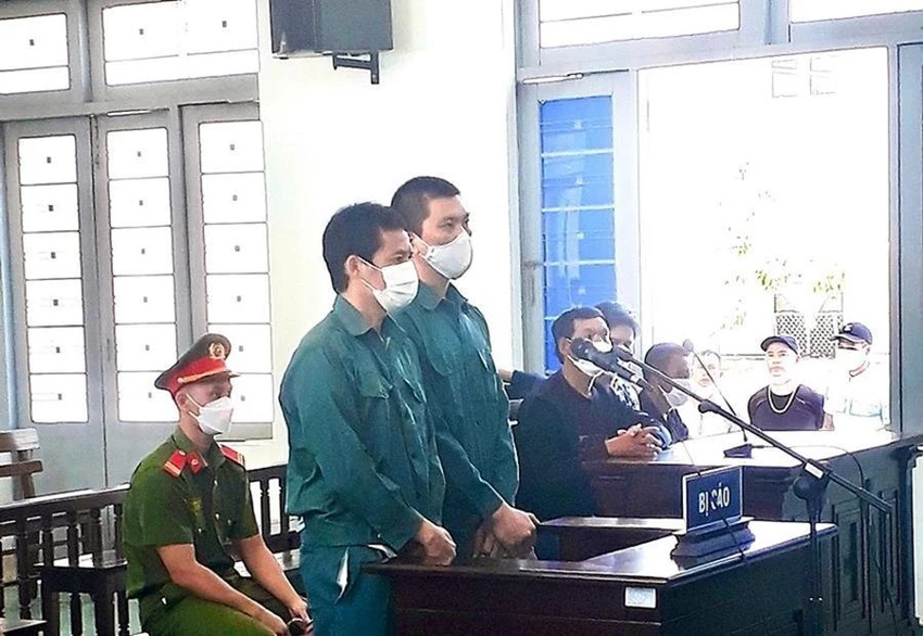 Hai bị cáo tại phiên tòa sơ thẩm. Ảnh: NL Hai bị cáo tại phiên tòa sơ thẩm. Ảnh: NL