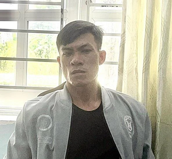 Phạm Hồng Thuận lúc vừa bắt giữ. Ảnh CA.