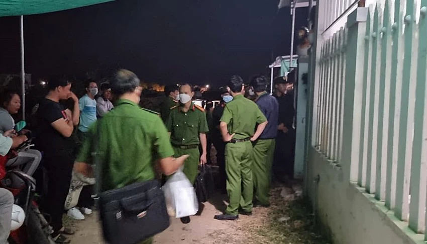 Các lực lượng nghiệp vụ đang tiến hành điều tra. Ảnh: PĐ. Các lực lượng nghiệp vụ đang tiến hành điều tra. Ảnh: PĐ.