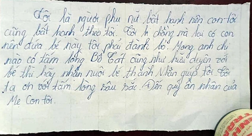 Lá thư được cho là của người mẹ để lại. Lá thư được cho là của người mẹ để lại.