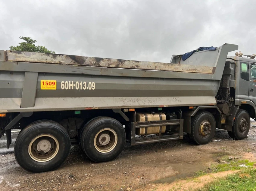 Một xe ben cơi nới thùng bị phát hiện. Ảnh: PĐ cao-diem-an-toan-giao-thong-2023