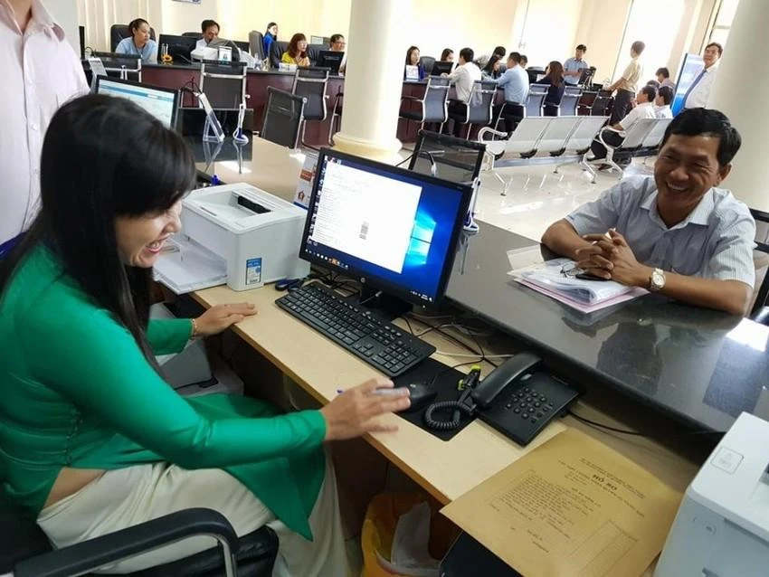 Trung tâm Hành chính công Bình Thuận được đánh giá là làm thủ tục nhanh, thân thiện với người dân. Ảnh PN Trung tâm Hành chính công Bình Thuận được đánh giá là làm thủ tục nhanh, thân thiện với người dân. Ảnh PN