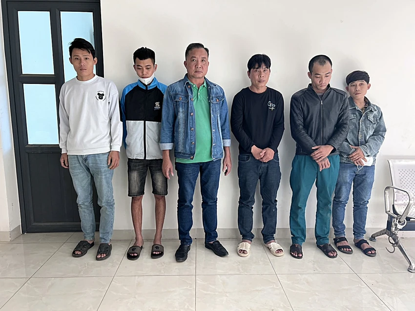 Băng trộm chó bị bắt giữ. Ảnh PĐ Băng trộm chó bị bắt giữ. Ảnh PĐ