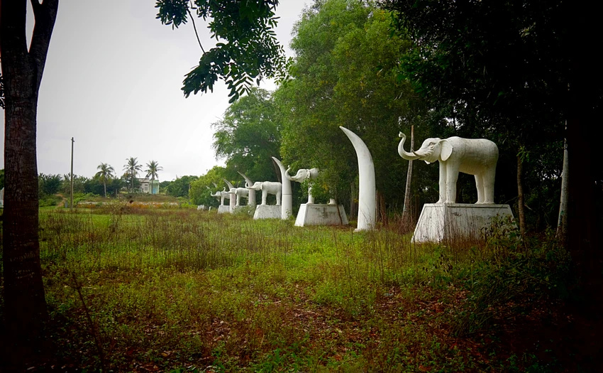 Nhiều hạng mục bỏ hoang đã xuống cấp trầm trọng Nhiều hạng mục bỏ hoang đã xuống cấp trầm trọng