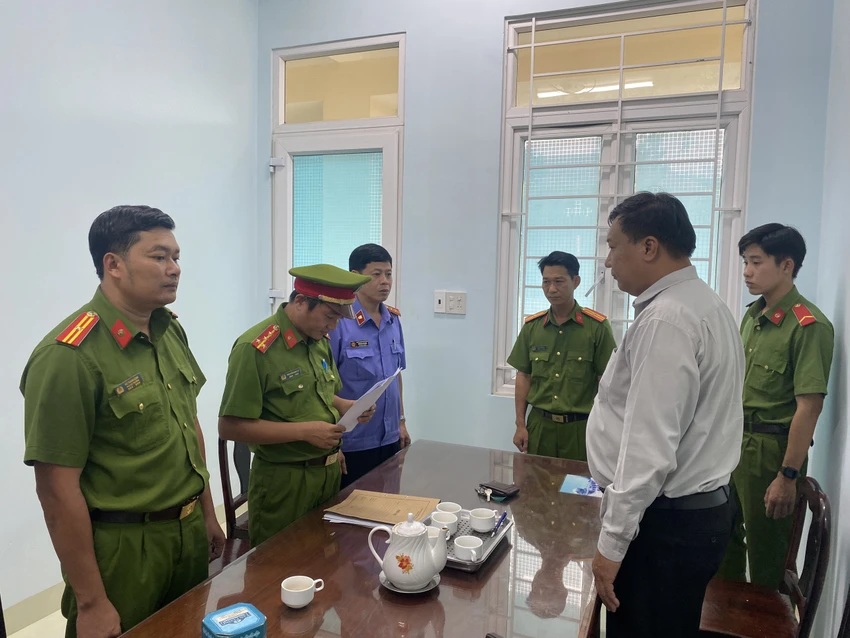Thi hành lệnh bắt giam Nguyễn Anh Phong. Thi hành lệnh bắt giam Nguyễn Anh Phong.