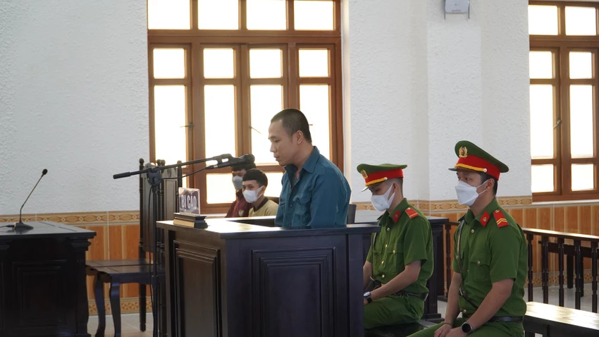 Bị cáo Nguyễn Hữu Nghị tại phiên tòa. Ảnh: ĐP Bị cáo Nguyễn Hữu Nghị tại phiên tòa. Ảnh: ĐP