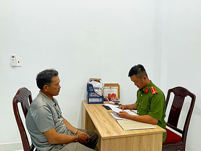 Trần Hữu Trí tại cơ quan công an. Ảnh: CALG Trần Hữu Trí tại cơ quan công an