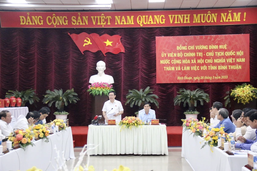 Chủ tịch Quốc hội ghi nhận những kiến nghị của tỉnh Bình Thuận. Chủ tịch Quốc hội ghi nhận những kiến nghị của tỉnh Bình Thuận.