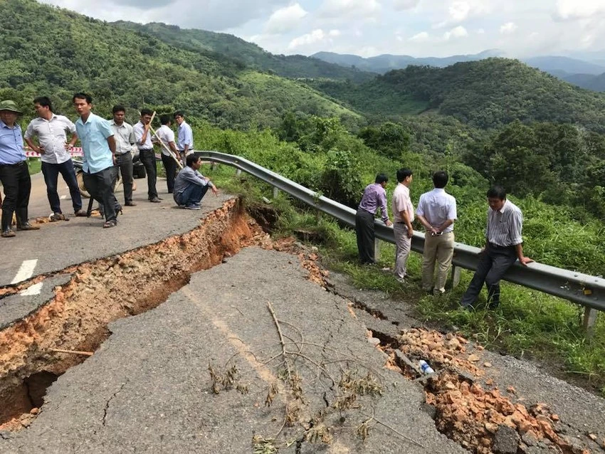 Đoạn QL28 hư hỏng, sạt lở trước đây. Ảnh PN. Đoạn QL28 hư hỏng, sạt lở trước đây. Ảnh PN.