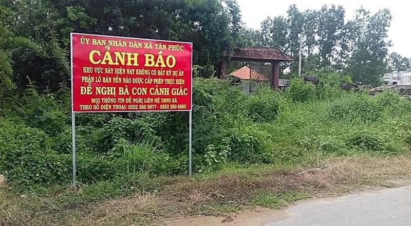 Một dự án ma ở Hàm Tân được UBND xã đặt bảng khuyến cáo. Một dự án ma ở Hàm Tân được UBND xã đặt bảng khuyến cáo.
