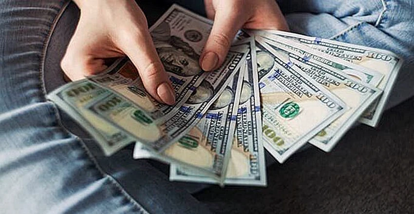Cảnh sát đề nghị người dân cảnh giác thủ đoạn tráo tiền khi đổi USD. Ảnh minh họa. Cảnh sát đề nghị người dân cảnh giác thủ đoạn tráo tiền khi đổi USD. Ảnh minh họa.