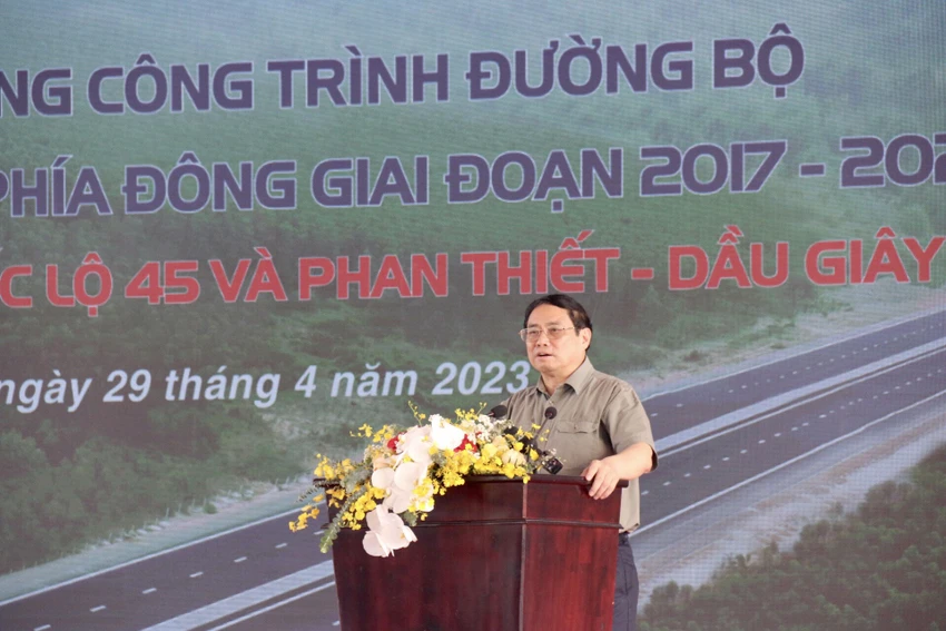 Thủ tướng tuyên bố thông xe cao tốc Mai Sơn-QL45 và Phan Thiết-Dầu Giây ảnh 1 Thủ tướng tuyên bố thông xe cao tốc Mai Sơn-QL45 và Phan Thiết-Dầu Giây ảnh 1