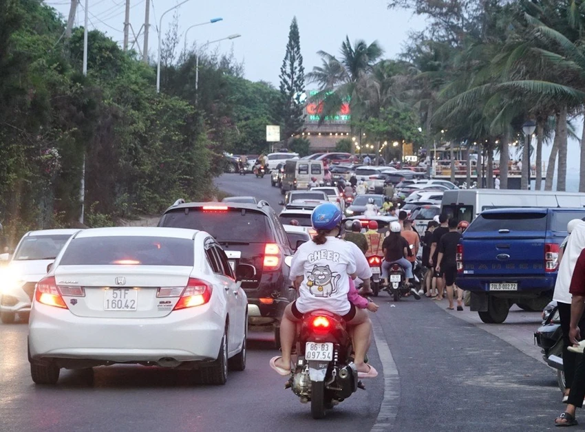 Có cao tốc Phan Thiết-Dầu Giây, lượng khách đến Bình Thuận nhiều hơn. Ảnh: PN. Có cao tốc Phan Thiết-Dầu Giây, lượng khách đến Bình Thuận nhiều hơn. Ảnh: PN.