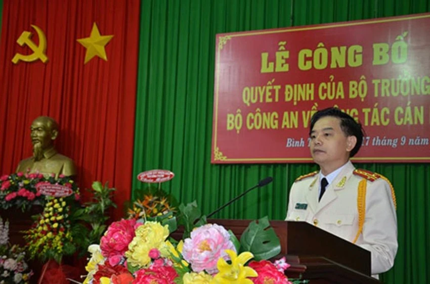 Đại tá Trần Văn Toản lúc được điều động về giữ chức vụ Giám đốc Công an tỉnh Bình Thuận. Ảnh: PN. Đại tá Trần Văn Toản lúc được điều động về giữ chức vụ Giám đốc Công an tỉnh Bình Thuận. Ảnh: PN.