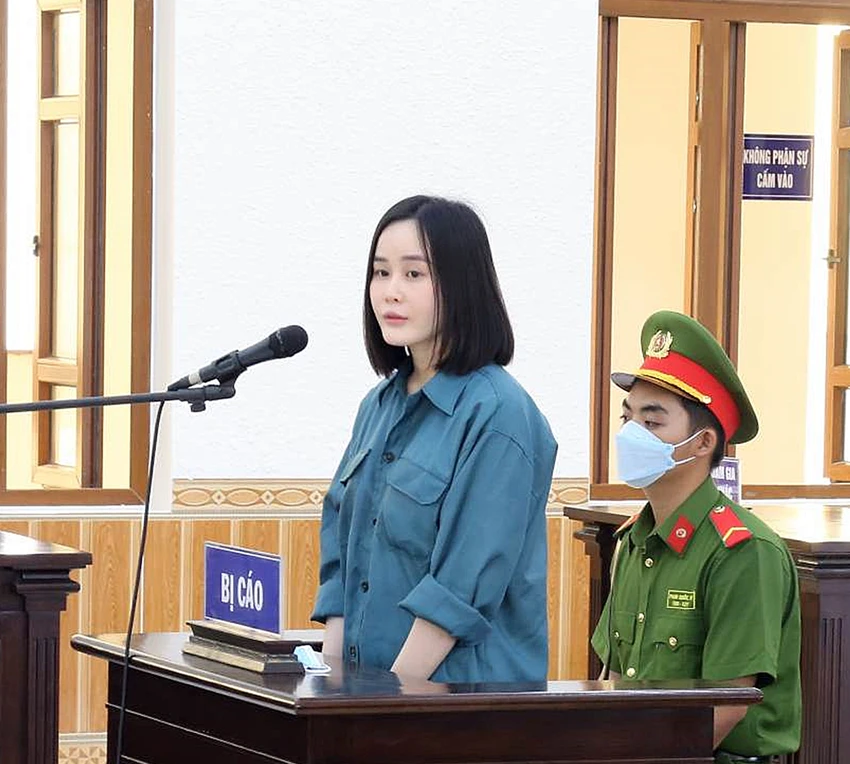 Tina Dương nghe tuyên án. Ảnh: PĐ Tina Dương nghe tuyên án. Ảnh: PĐ