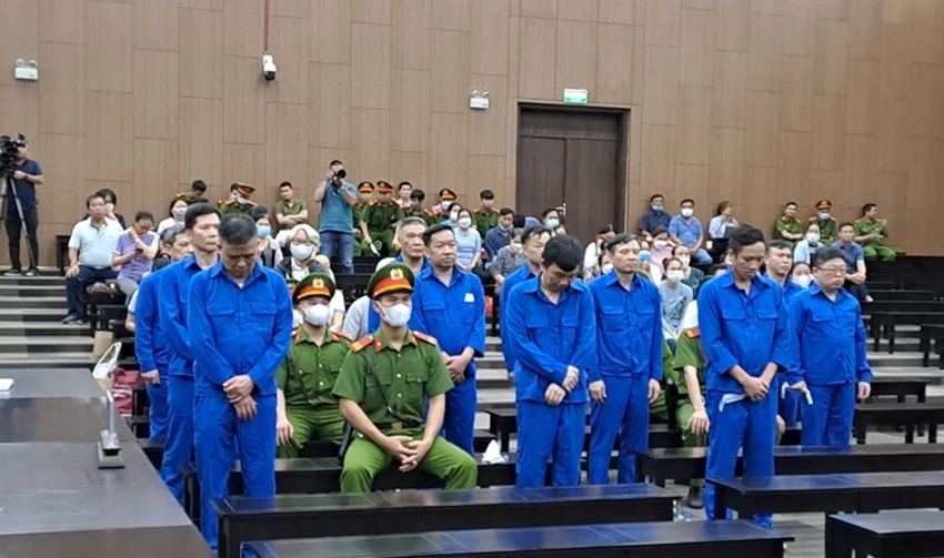 Các bị cáo nghe tuyên án. Ảnh: BT Các bị cáo nghe tuyên án. Ảnh: BT