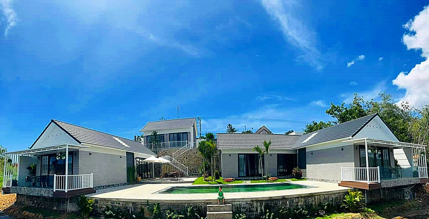 Khách sạn Moon Lake Villa-Bàu Trắng. Khách sạn Moon Lake Villa-Bàu Trắng.