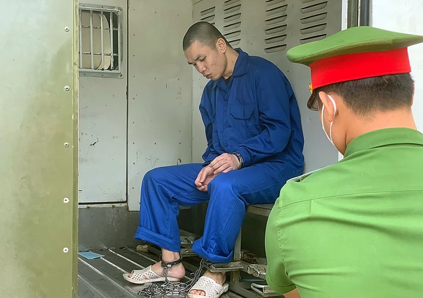 Di lý bị cáo về trại giam. Di lý bị cáo về trại giam.
