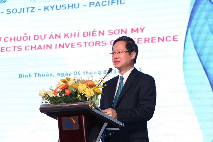 Chủ tịch UBND tỉnh Bình Thuận hoan nghênh các nhà đầu tư đã góp vốn đầu tư vào tỉnh Bình Thuận. Ảnh: TTD Chủ tịch UBND tỉnh Bình Thuận hoan nghênh các nhà đầu tư đã góp vốn đầu tư vào tỉnh Bình Thuận. Ảnh: TTD