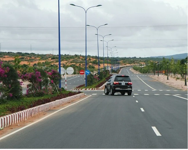 Đường 706B, Phan Thiết nay là đường Võ Nguyên Giáp. Ảnh:PĐ Đường 706B, Phan Thiết nay là đường Võ Nguyên Giáp. Ảnh:PĐ