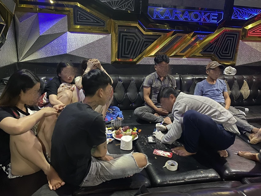 Tất cả ba phòng đều tổ chức "tiệc ma túy". Ảnh: NY Tất cả ba phòng đều tổ chức "tiệc ma túy". Ảnh: NY