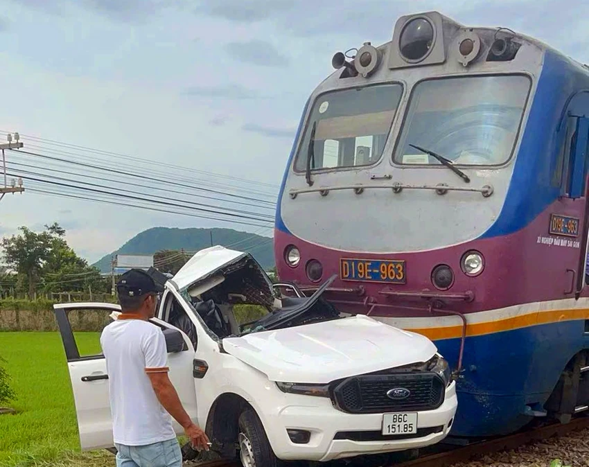 tàu hỏa tông ôtô