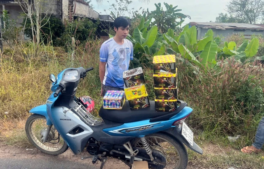 100 kg pháo nổ
