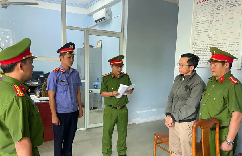 nữ sinh lớp 10