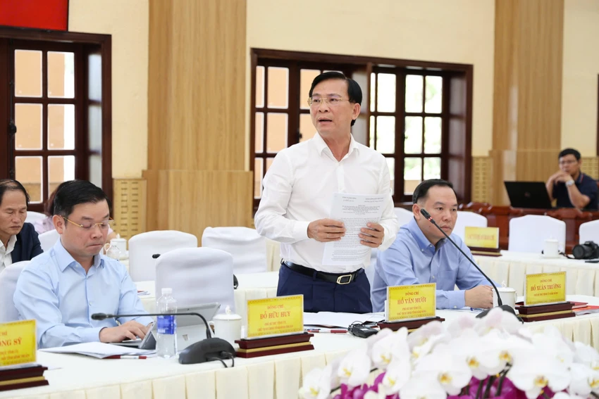 Ông Hồ Văn Mười, Chủ tịch UBND tỉnh Đắk Nông phát biểu tại buổi làm việc. Ảnh: VÕ TÙNG