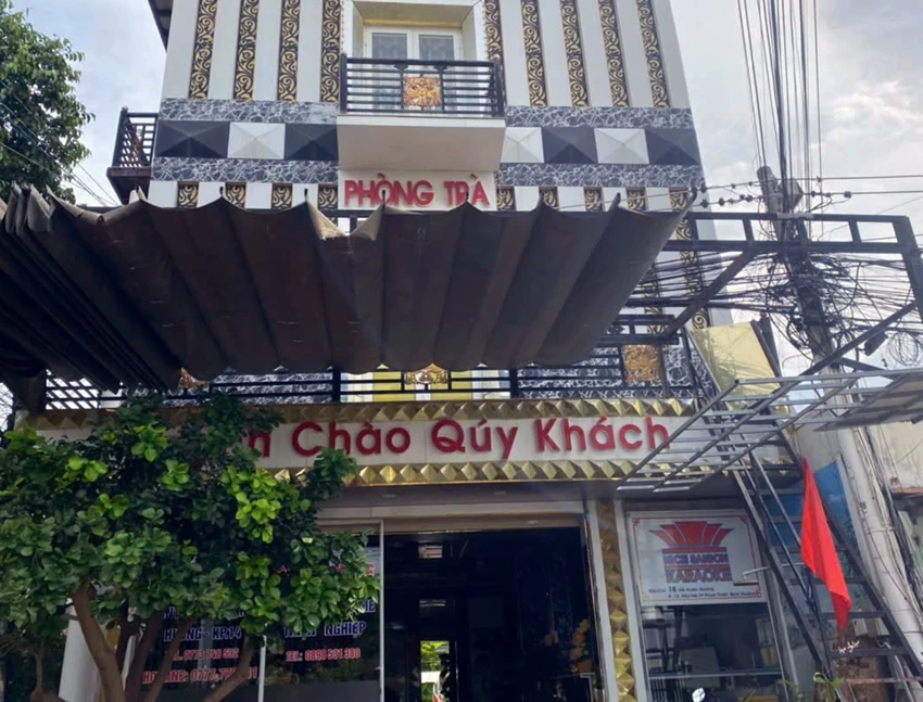 nu-nhan-vien-massage (1).jpg