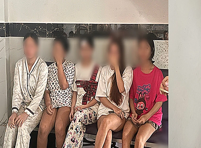 nu-nhan-vien-massage (3).jpg