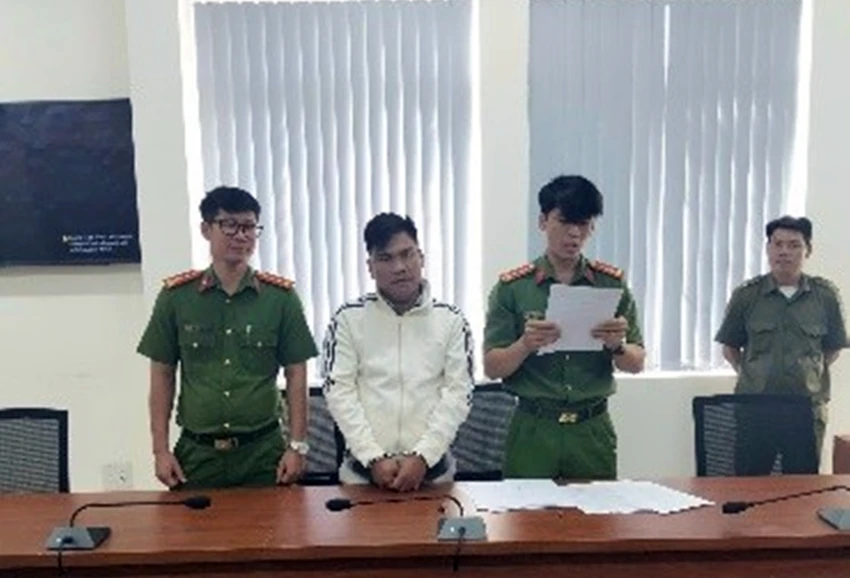 chiếm đoạt tài sản