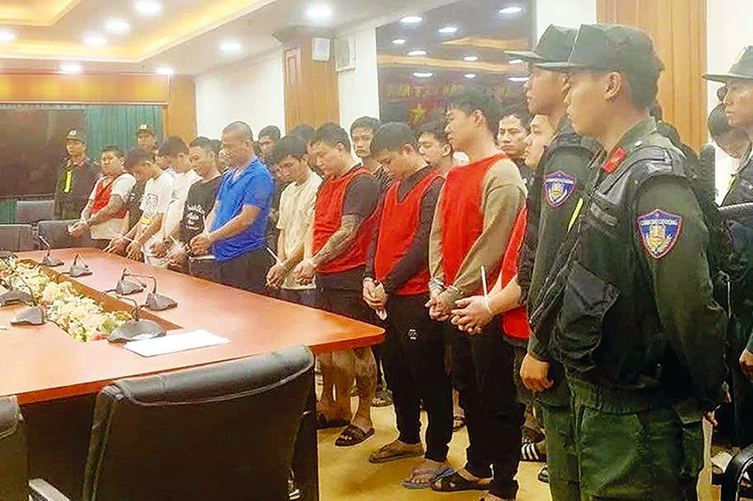 32 đối tượng