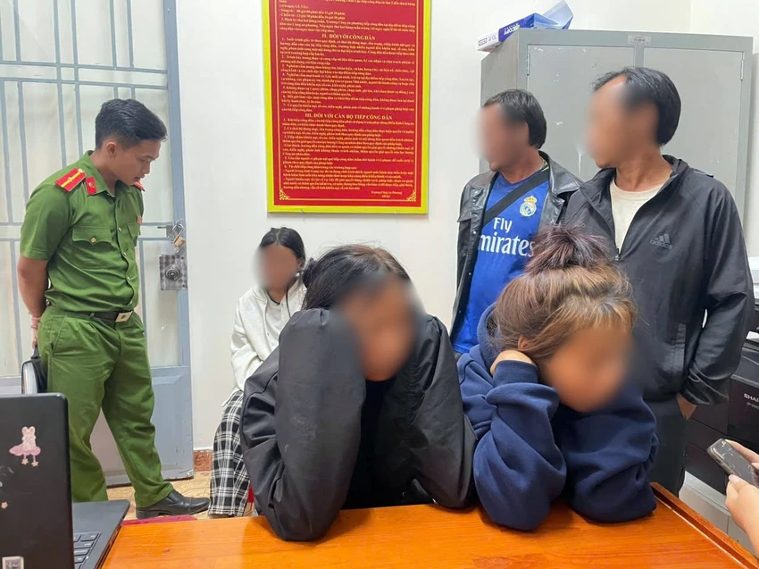 9 đứa trẻ