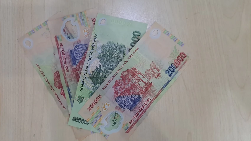 Tiền bị rách, hư hỏng có thể mang tiền đến Ngân hàng Nhà nước chi nhánh, Sở Giao dịch Ngân hàng Nhà nước, đơn vị thu đổi để đổi tiền mà không mất chi phí. Ảnh: PHẠM TUYÊN Tiền bị rách, hư hỏng có thể mang tiền đến Ngân hàng Nhà nước chi nhánh, Sở Giao dịch Ngân hàng Nhà nước, đơn vị thu đổi để đổi tiền mà không mất chi phí. Ảnh: PHẠM TUYÊN