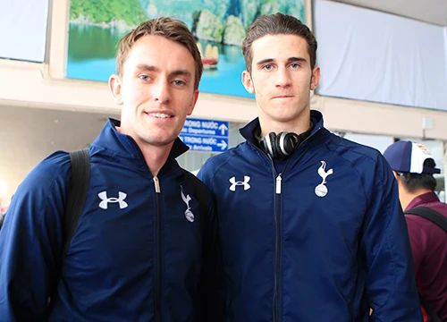 HLV trưởng U19 Tottenham (trái) cho biết, đội mang đến giải bóng đá U19 quốc tế - NutiFood cup với thành phần lực lượng mạnh nhất, trong đó có một vài cầu thủ đang khoác áo đội một. MG-0347-5807-1388812052.jpg