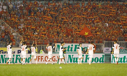 Thua trận nhưng U19 Việt Nam vẫn nhận được sự khen ngợi của khán giả có mặt tại sân Thống Nhất. HDD0264-8579-1389016094.jpg