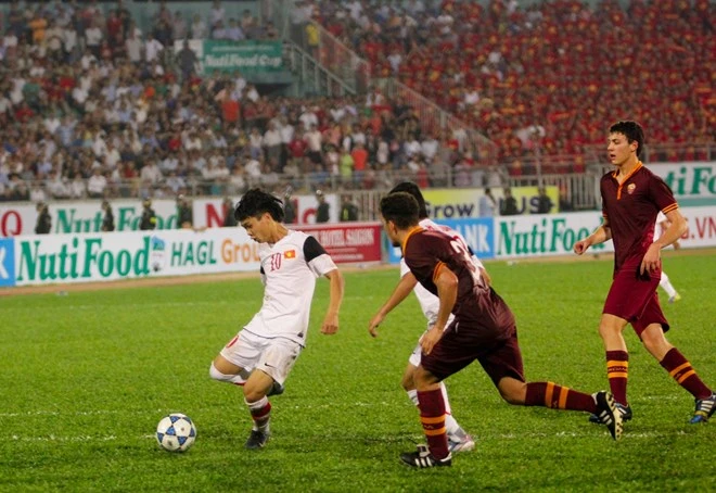 Hàng thủ Roma vô hiệu hóa Công Phượng như thế nào? ảnh 8 Hàng thủ Roma vô hiệu hóa Công Phượng như thế nào? ảnh 8
