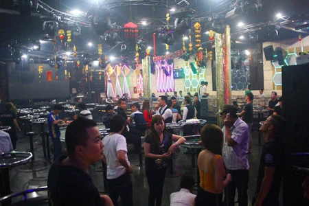 Bên trong quán Bar Cảm Tưởng