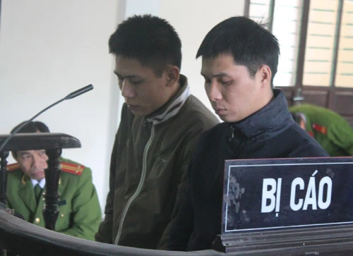 Linh và Cường nghe tòa tuyên án. Ảnh: Hải Bình IMG-3024-4763-1390531459.jpg