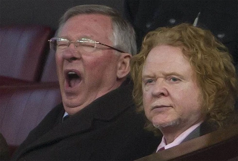 Màn trình diễn của các học trò cũ dường nhưkhông đủ ấn tượng với cựu HLV Alex Ferguson (trái). Ferguson-2-8328-1391974198.jpg