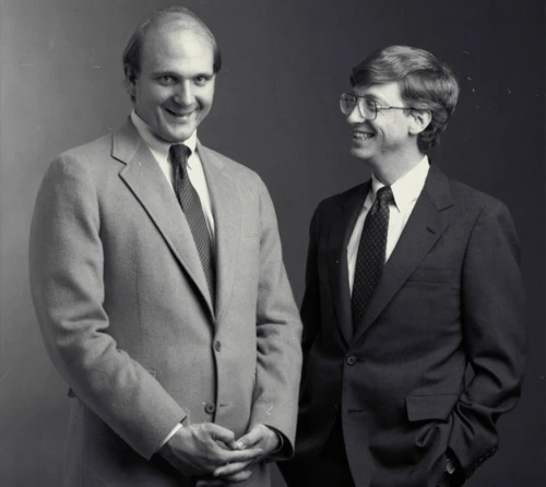 Steve Ballmer gia nhập Microsoft vào 11/6/1980. Ông chuẩn bị nghỉ hưu trong năm 2014. pic-10-1672-1392027128.jpg